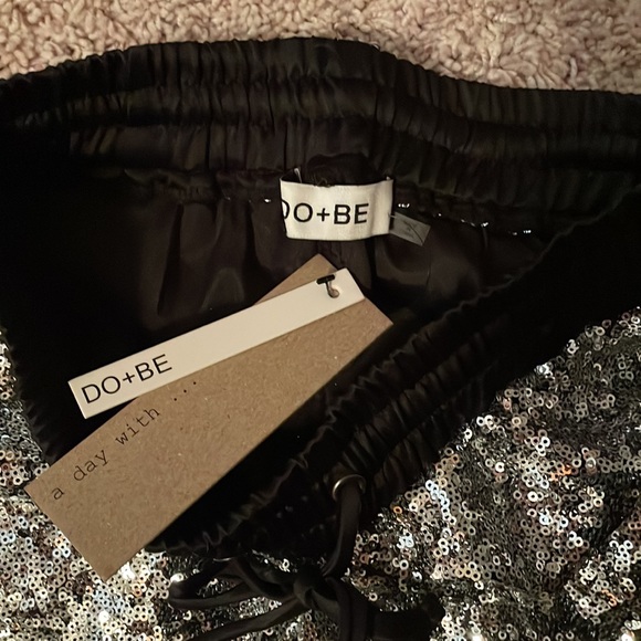 NWT Vici sequin joggers - Picture 3 of 7